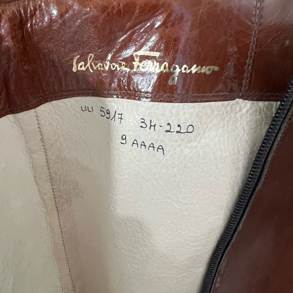 SALVATORE FERRAGAMO Fine Italian Leather Riding Boots. - Picture 3 of 4